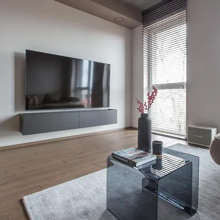 Cohost I 2bd Apt W-balcony In A Central Location