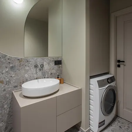 Cohost I 2bd Apt W-balcony In A Central Location Vilnius
