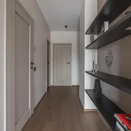 Cohost I 2bd Apt W-balcony In A Central Location *